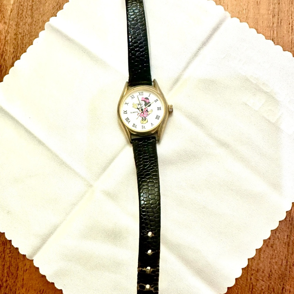 Vintage Disney Minnie Mouse Wristwatch!